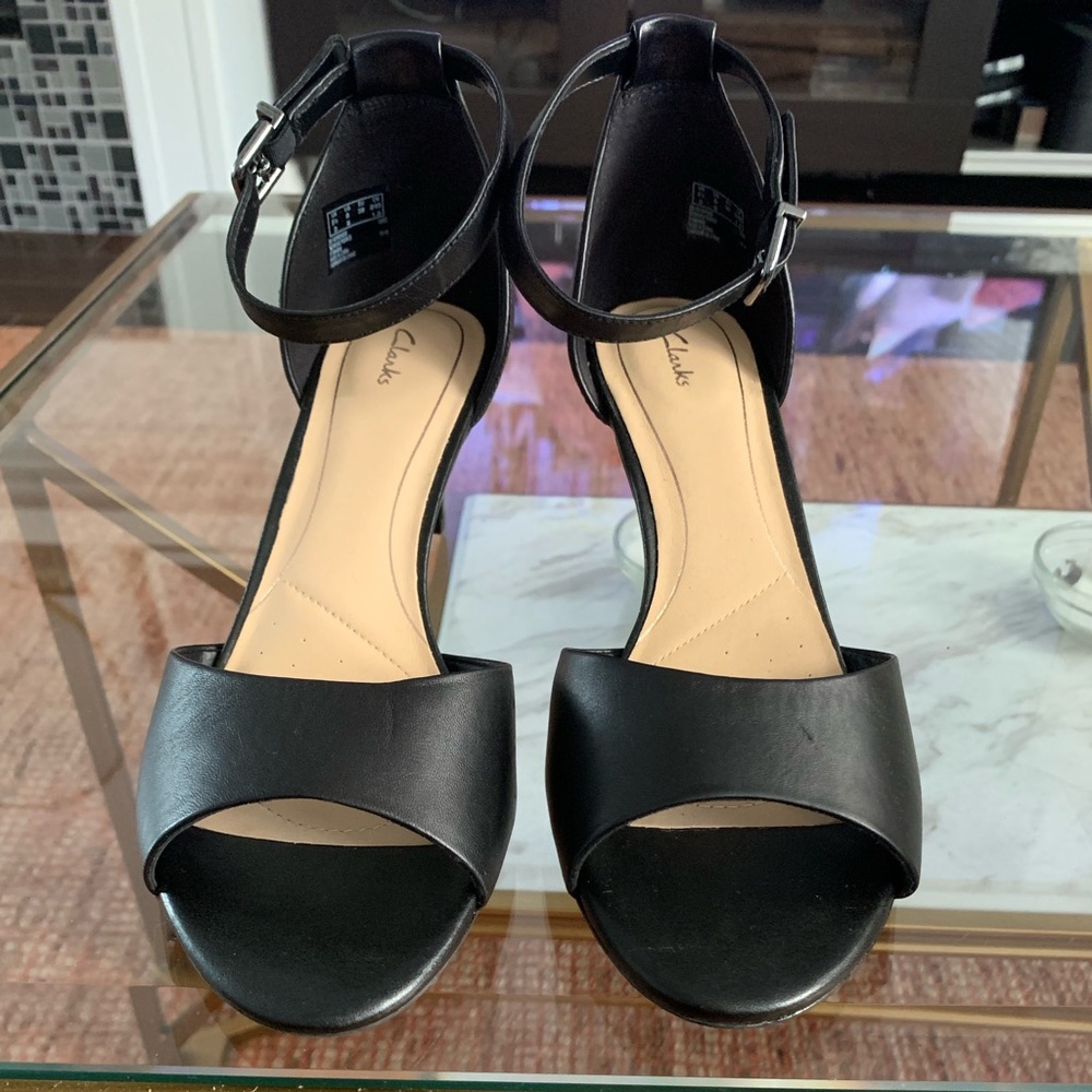 🆕Clark’s peep toe black heels Size 8🆕